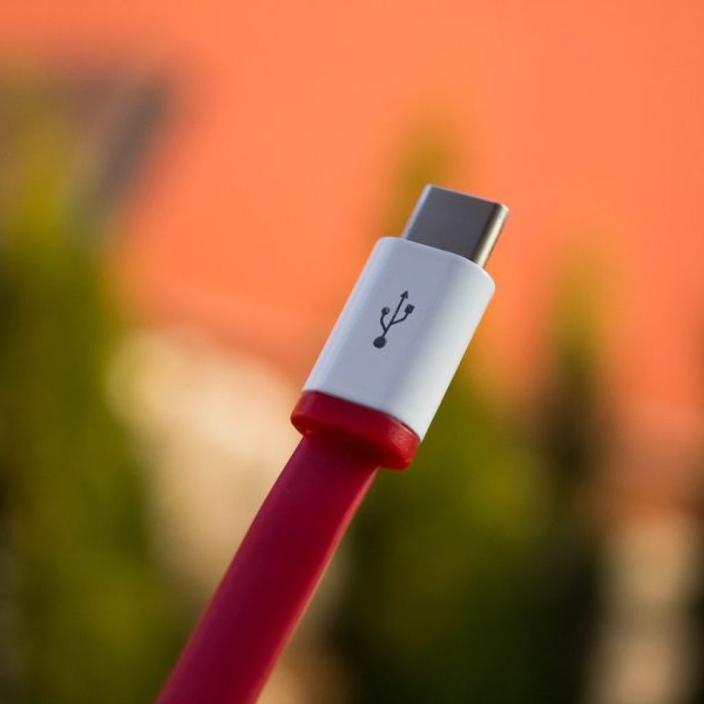 eu-dogovorila-stav-o-univerzalnom-punjacu-za-elektronicke-uredjaje