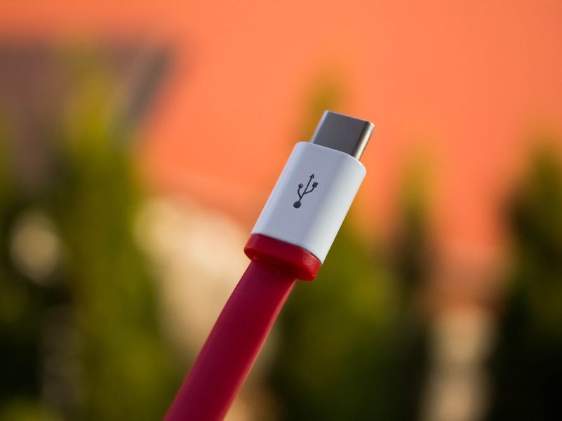 eu-dogovorila-stav-o-univerzalnom-punjacu-za-elektronicke-uredjaje