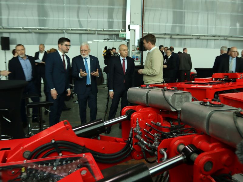 dok-ing-predstavio-elektricnu-robotsku-flotu-za-podzemno-rudarenje