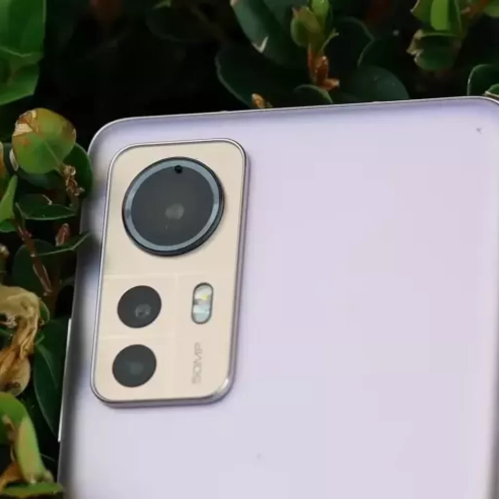 xiaomi-12-recenzija:-mali-telefon-sa-snaznim-misicima