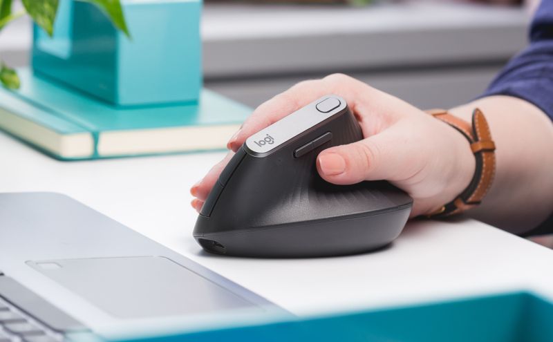 koristenje-vertikalnog-misa-dugorocno-moze-prevenirati-bol-u-rucnom-zglobu.-koje-su-njegove-prednosti?