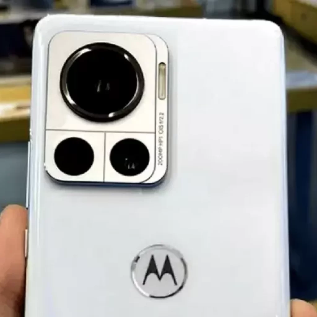 moto-x30-pro-je-prvi-pametni-telefon-na-svijetu-s-kamerom-od-200-mp