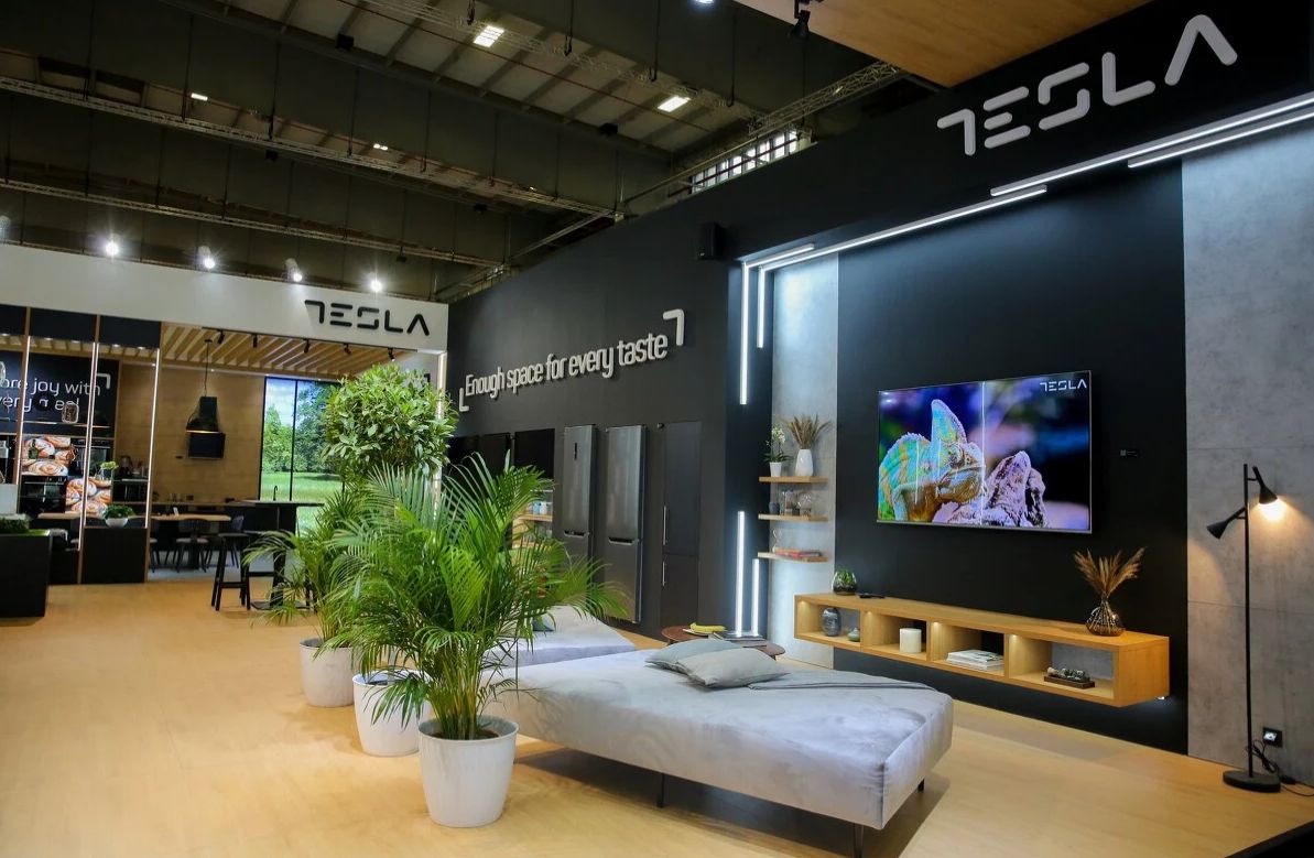 tesla-showroom
