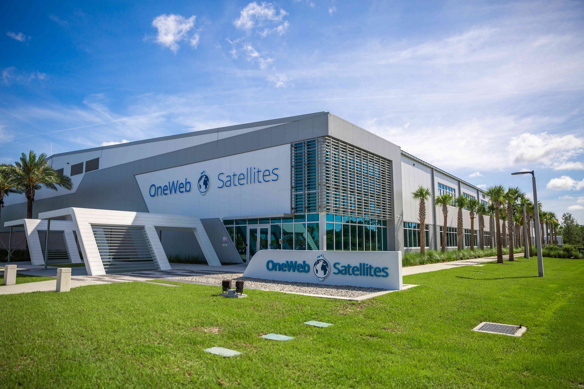 oneweb,-azyan-telecom-saradjuje