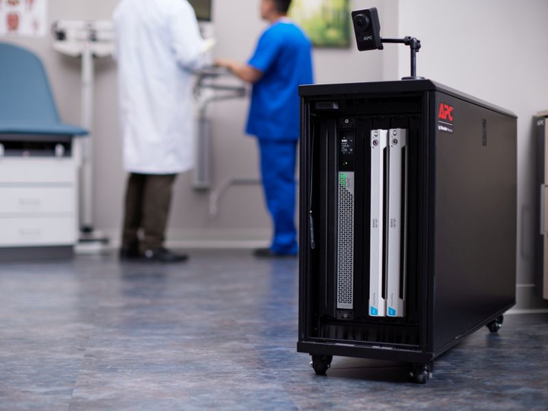 schneider-electric-predstavio-kompaktni-ups-s-litij-jonskim-baterijama