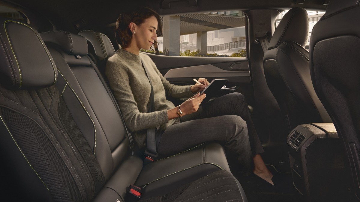 Peugeot E-408 – spoj karavana i coupea uz prizvuk struje