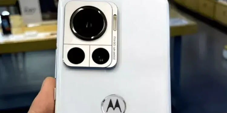moto-x30-pro-je-prvi-pametni-telefon-na-svijetu-s-kamerom-od-200-mp